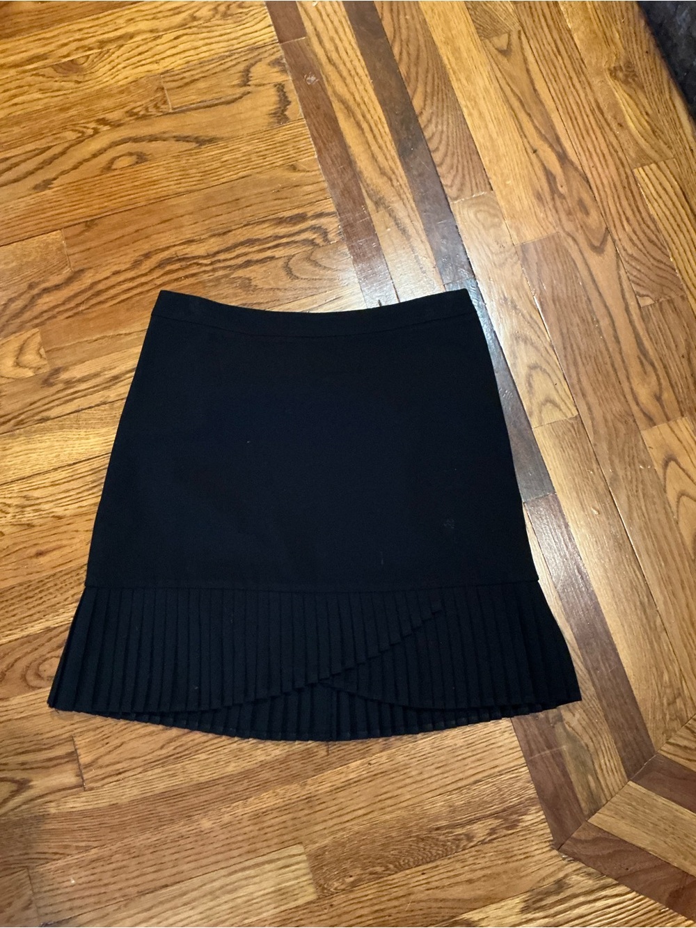 The Limited Stretch Classic Black Pleated Hem Women's Skirt Size 4